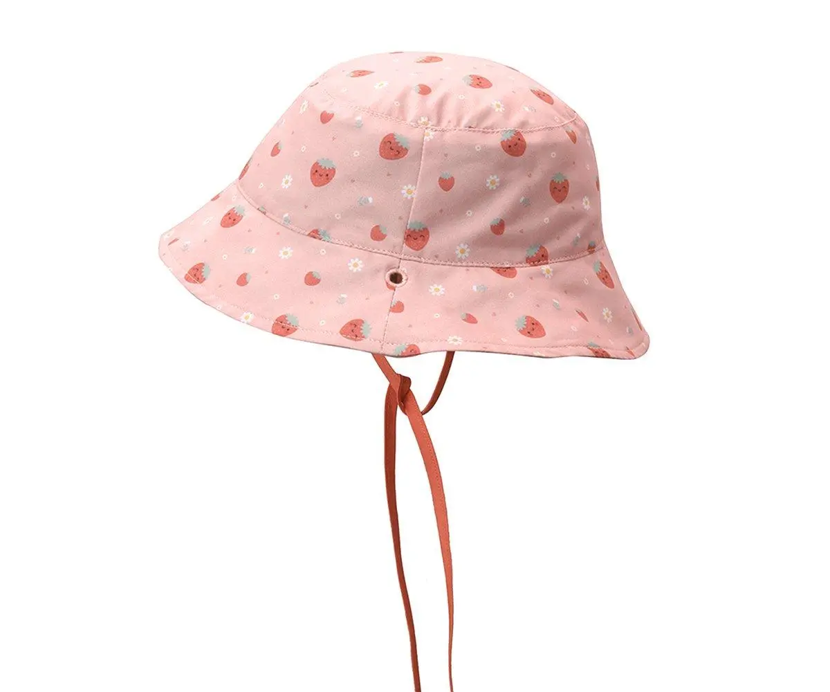 Cappellino per bambini reversibile anti raggi solari UV. Di colore rosa con disegni di fragole