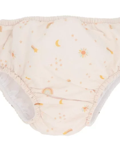 costume contenitivo di colore rosa chiaro, con fantasia a tema arcobaleni e stelline